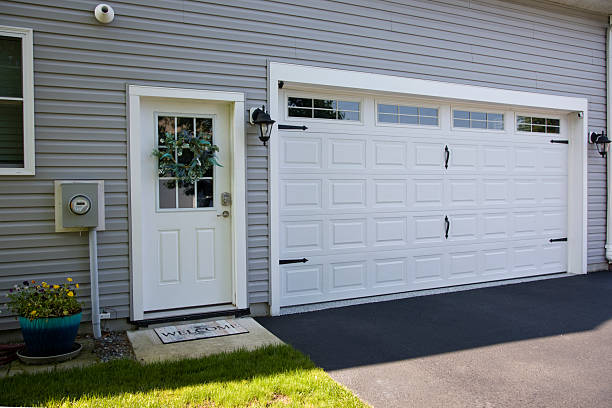 24/7 Emergency Garage Door Panel Replacement experts in Archer, FL